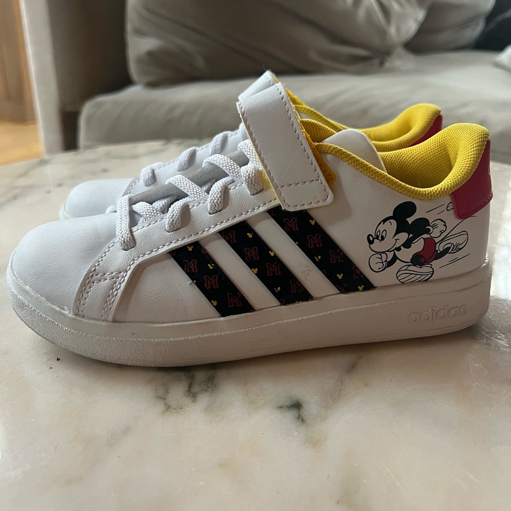 Adidas grand court Mickey